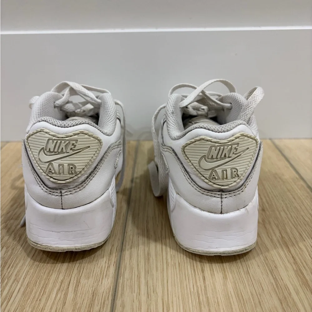 Nike Kids Streetwear Leather Comfort Everyday Casual Athletic White Sneakers